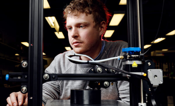 University of Illinois Chicago College of Engineering BME undergraduate Kyle Kinnerk monitors a corrosion cell being made on an FDM 3D printer in the lab.