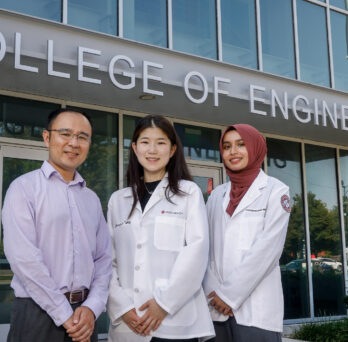 University of Illinois Chicago College of Engineering BME Assistant Professor Zhangli Peng and his students Zhengxin Tang and Lubna Shah.
                  