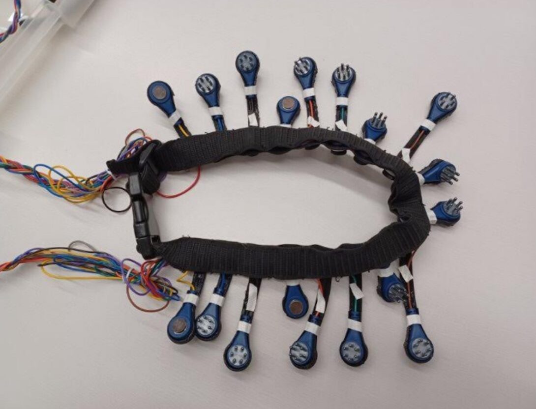 The group's design of an EEG headband