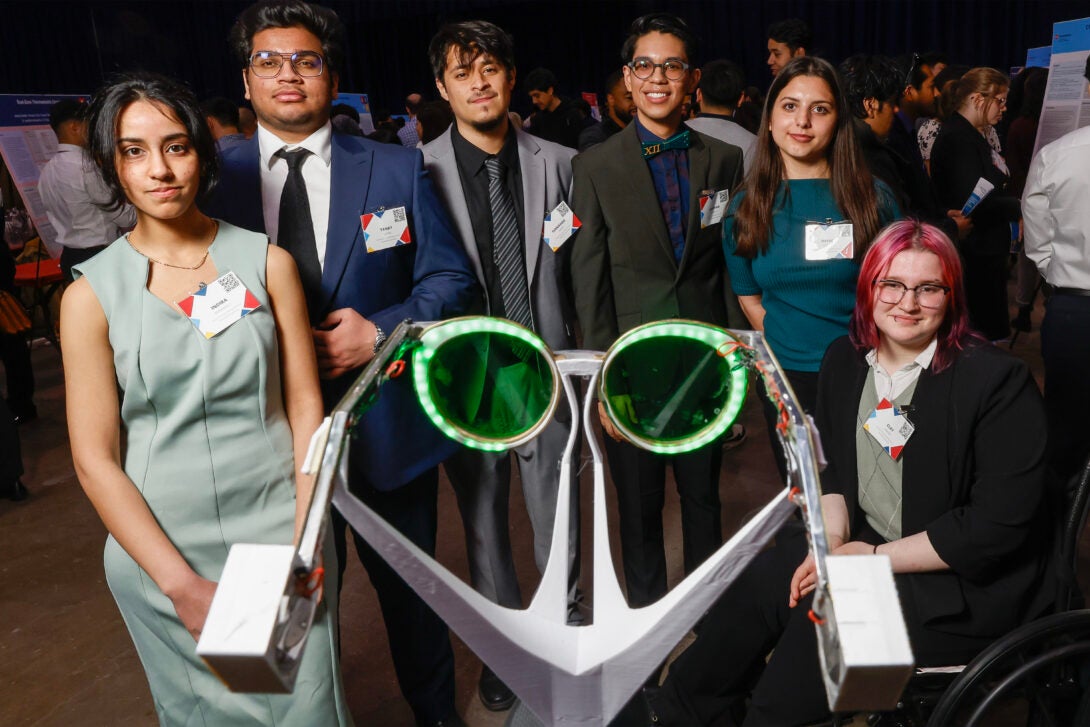 University of Illinois Chicago College of Engineering BME.12 with their project “EmeraldVue” a portable green-light therapy device for migraine prevention at the senior design Expo event, April 25, 2025.